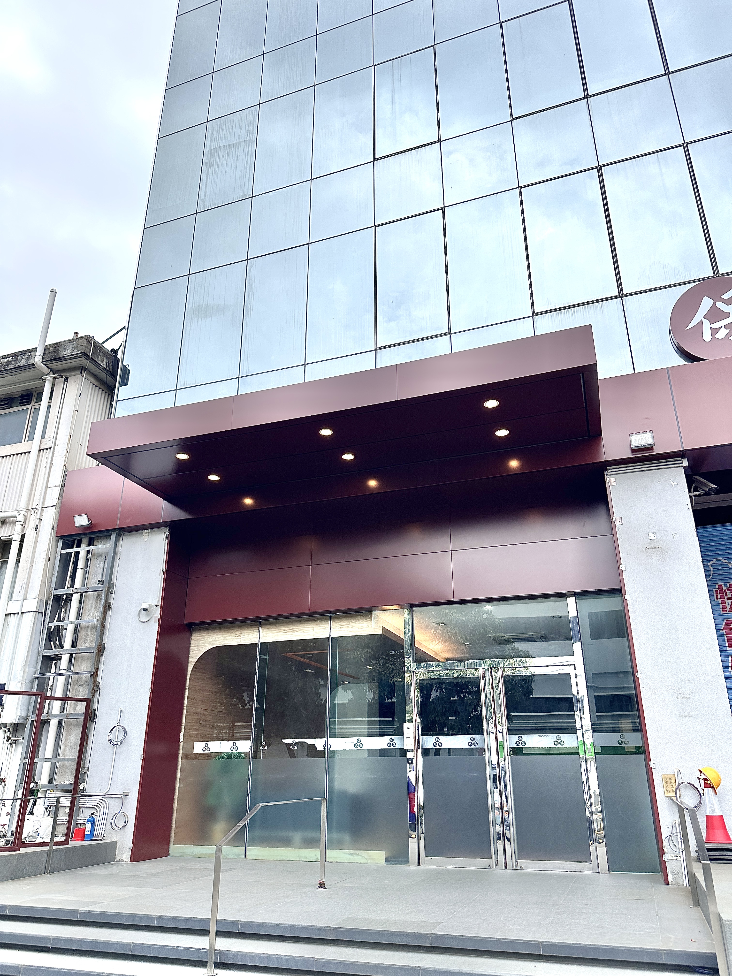 大埔工業邨，門面鋁板打高溫膠 完工相片 2