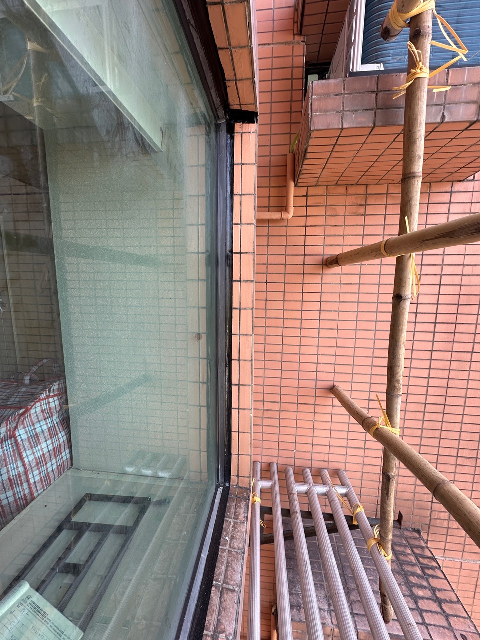 烏溪沙雅典居。全屋戶打外牆膠及玻璃膠 完工相片 7