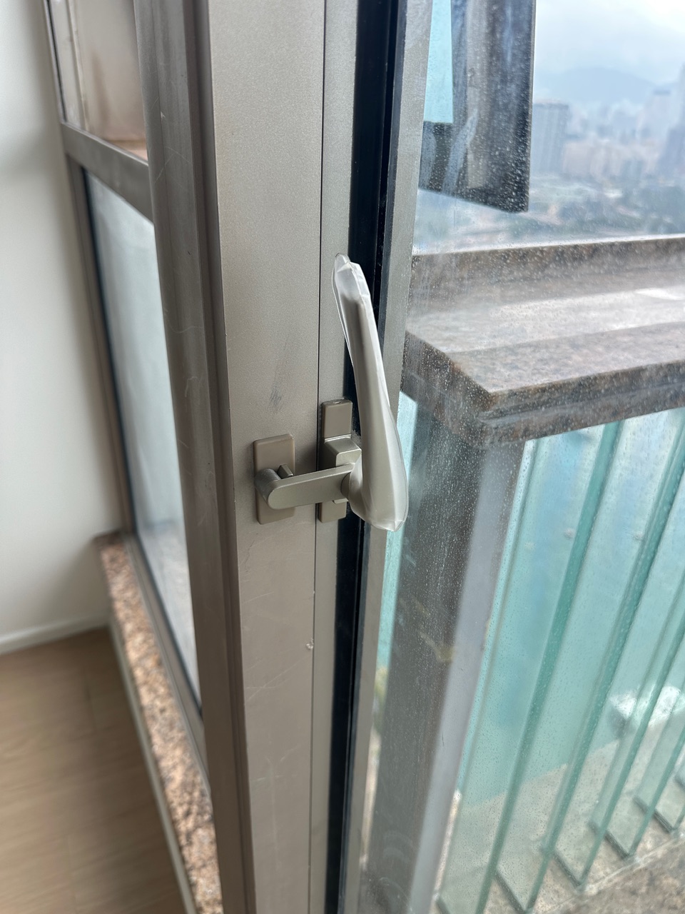 一號銀海。更換鋁窗門手掣 完工相片 4