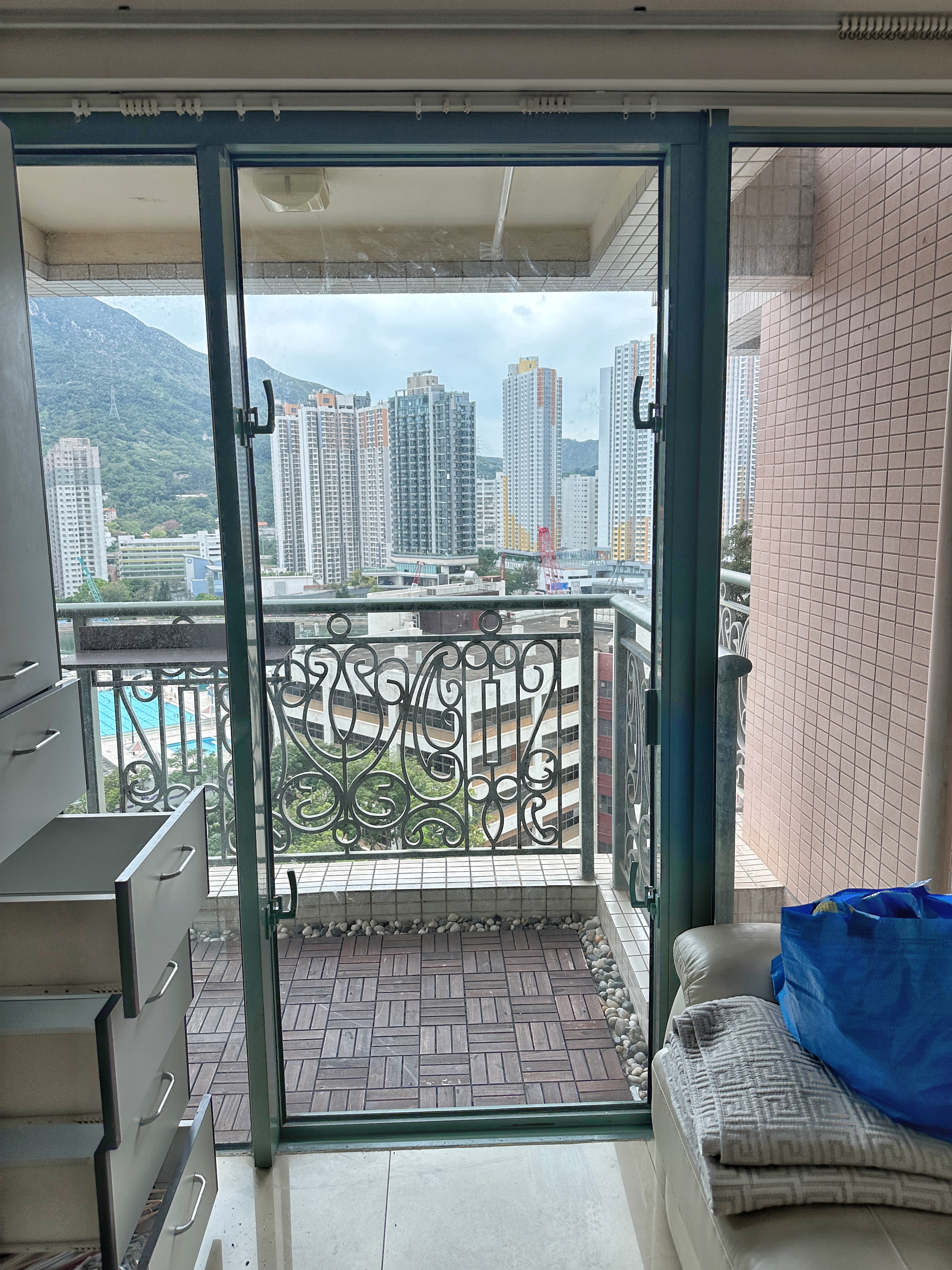 屯門海典軒。更換趟門零件