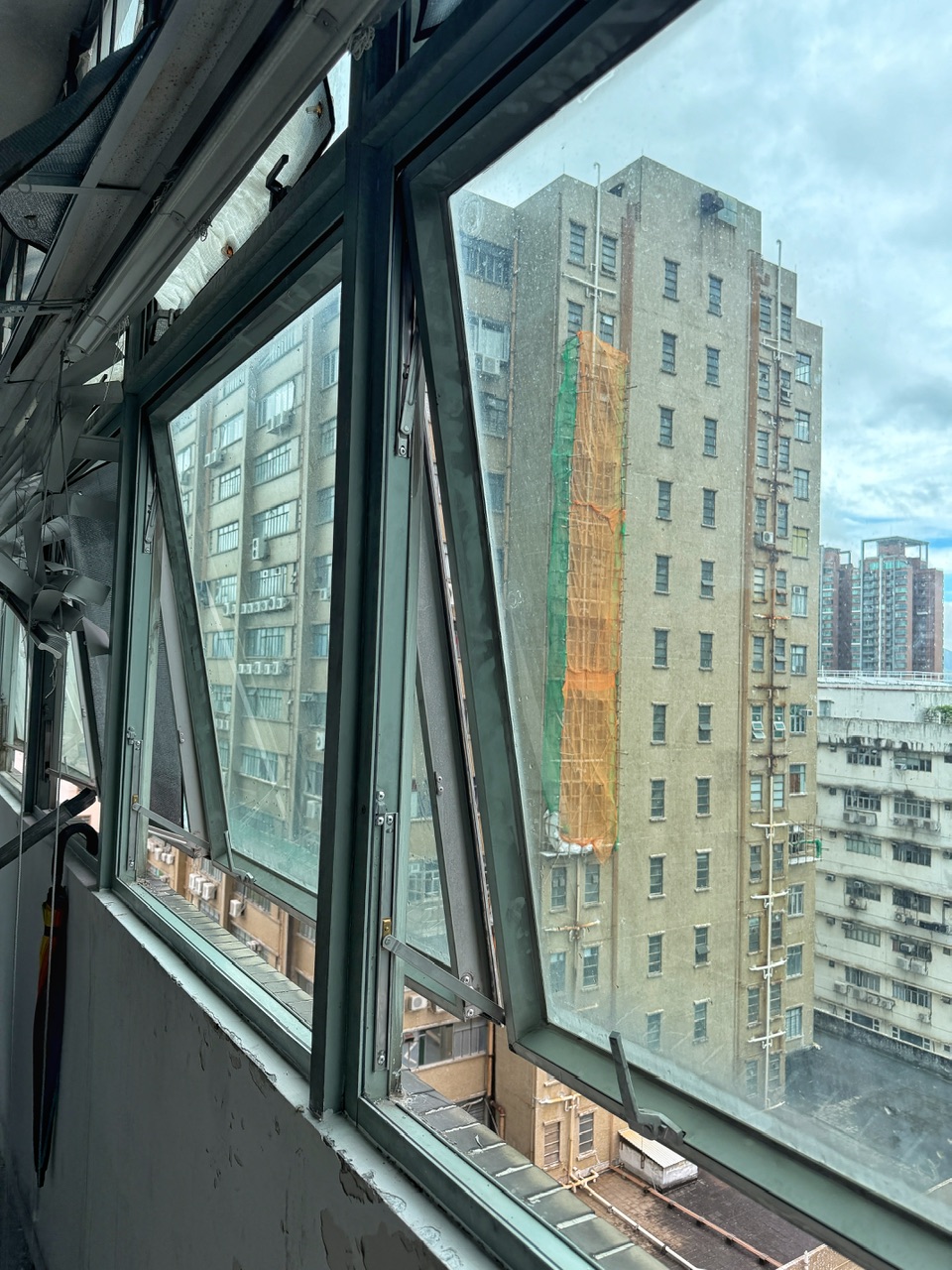 元朗科技中心。更換窗鉸及限位較 完工相片 2