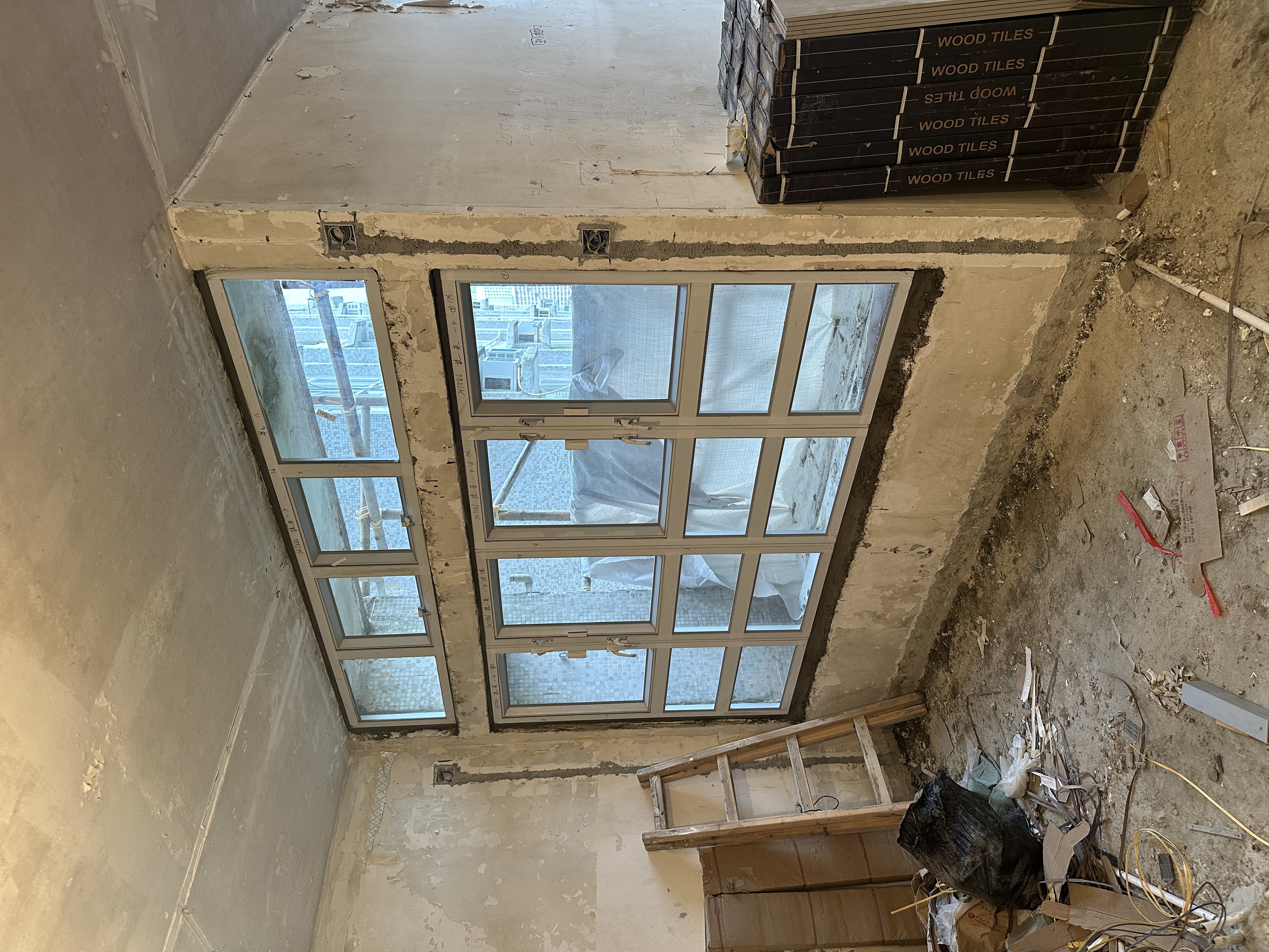 彩霞邨。更換全屋鋁窗跟屋宇署要求
